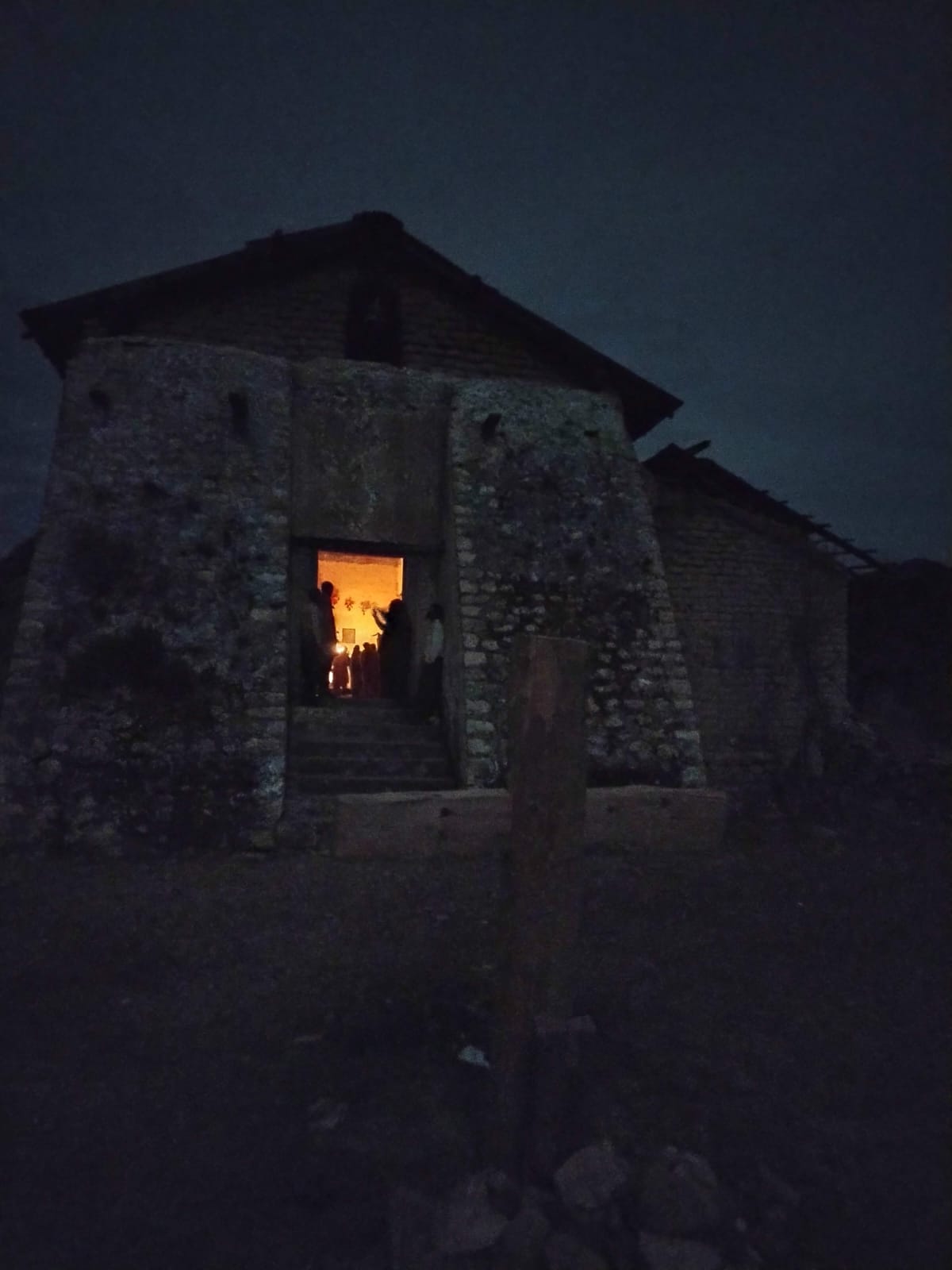 La capilla de noche